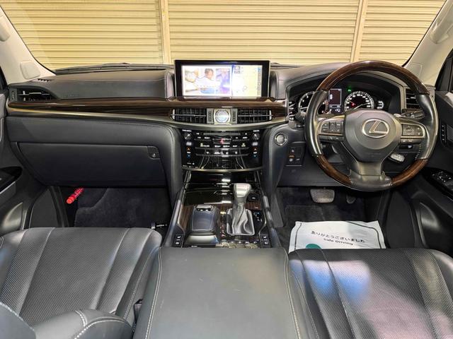 しっかりとした居住性。普段の街乗りからロングドライブまで変わらない快適性をお確かめください。