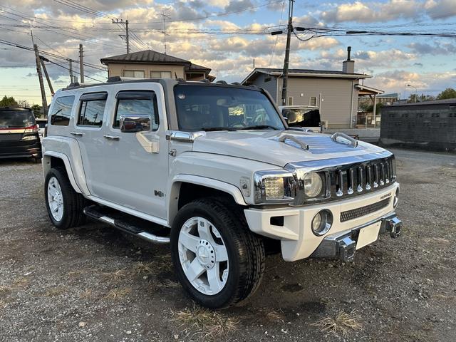 ハマーＨ３ 　ＨＩＤヘッドライト　左ハンドル　サンルーフ　皮シート　シートヒーター　パワーシート　３ナンバー　禁煙車　純正アルミホイール　スタッドレスタイヤ　ナビ　ＴＶ　Ｂカメラ（3枚目）