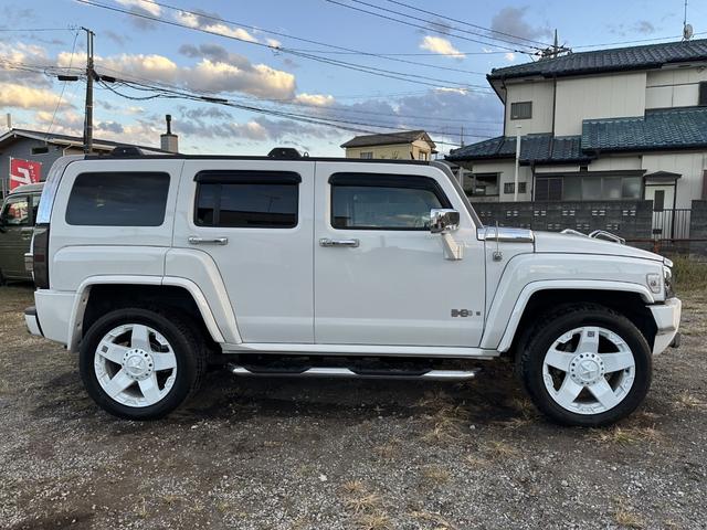 ハマーＨ３ 　ＨＩＤヘッドライト　左ハンドル　サンルーフ　皮シート　シートヒーター　パワーシート　３ナンバー　禁煙車　純正アルミホイール　スタッドレスタイヤ　ナビ　ＴＶ　Ｂカメラ（9枚目）