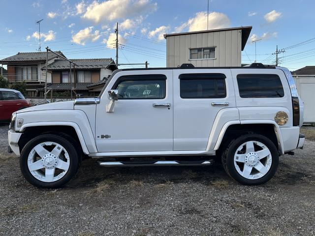 ハマーＨ３ 　ＨＩＤヘッドライト　左ハンドル　サンルーフ　皮シート　シートヒーター　パワーシート　３ナンバー　禁煙車　純正アルミホイール　スタッドレスタイヤ　ナビ　ＴＶ　Ｂカメラ（10枚目）