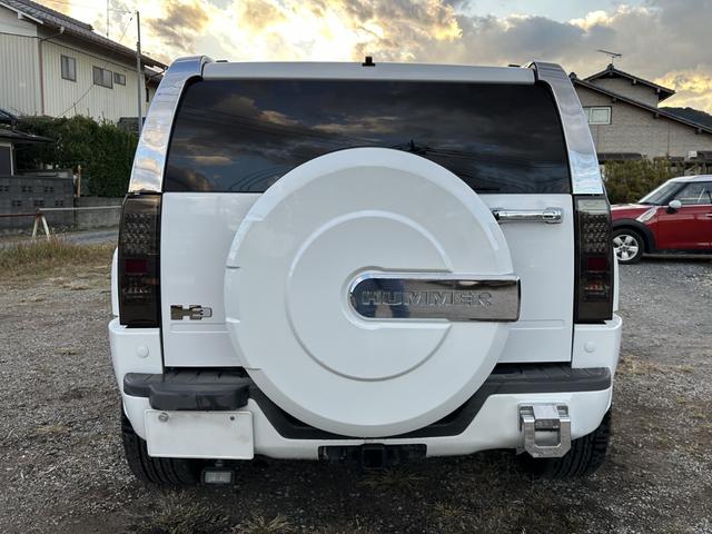 ハマーＨ３ 　ＨＩＤヘッドライト　左ハンドル　サンルーフ　皮シート　シートヒーター　パワーシート　３ナンバー　禁煙車　純正アルミホイール　スタッドレスタイヤ　ナビ　ＴＶ　Ｂカメラ（11枚目）