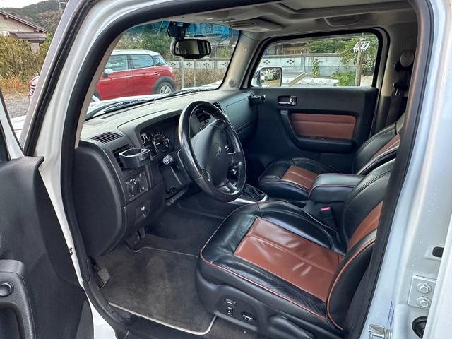 ハマーＨ３ 　ＨＩＤヘッドライト　左ハンドル　サンルーフ　皮シート　シートヒーター　パワーシート　３ナンバー　禁煙車　純正アルミホイール　スタッドレスタイヤ　ナビ　ＴＶ　Ｂカメラ（12枚目）