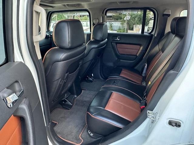 ハマーＨ３ 　ＨＩＤヘッドライト　左ハンドル　サンルーフ　皮シート　シートヒーター　パワーシート　３ナンバー　禁煙車　純正アルミホイール　スタッドレスタイヤ　ナビ　ＴＶ　Ｂカメラ（17枚目）