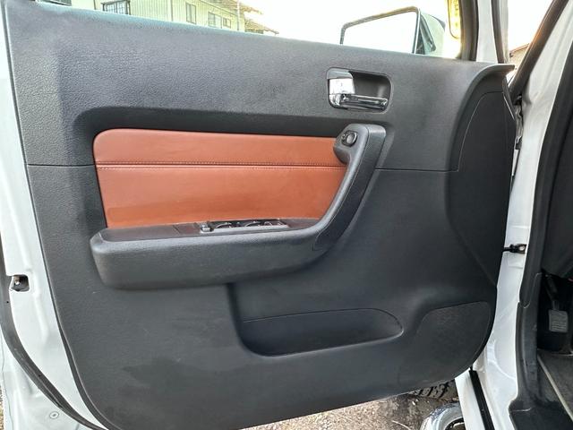 ハマーＨ３ 　ＨＩＤヘッドライト　左ハンドル　サンルーフ　皮シート　シートヒーター　パワーシート　３ナンバー　禁煙車　純正アルミホイール　スタッドレスタイヤ　ナビ　ＴＶ　Ｂカメラ（19枚目）