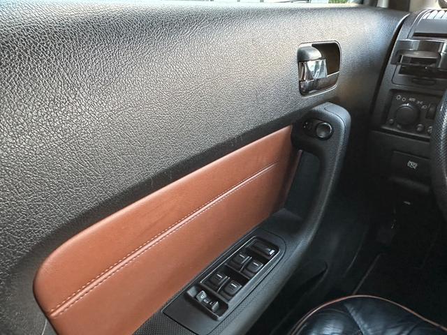 ハマーＨ３ 　ＨＩＤヘッドライト　左ハンドル　サンルーフ　皮シート　シートヒーター　パワーシート　３ナンバー　禁煙車　純正アルミホイール　スタッドレスタイヤ　ナビ　ＴＶ　Ｂカメラ（20枚目）