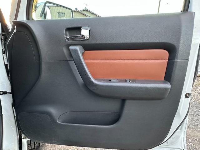 ハマーＨ３ 　ＨＩＤヘッドライト　左ハンドル　サンルーフ　皮シート　シートヒーター　パワーシート　３ナンバー　禁煙車　純正アルミホイール　スタッドレスタイヤ　ナビ　ＴＶ　Ｂカメラ（21枚目）