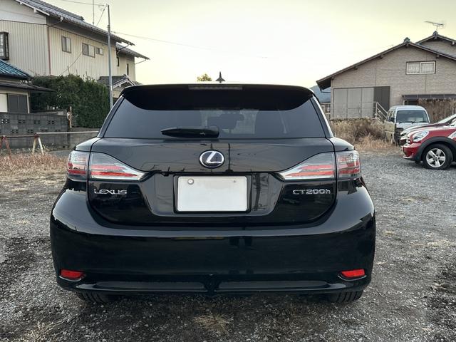 ＣＴ ＣＴ２００ｈ　バージョンＣ　ディーラー点検８枚　シートヒーター　禁煙車　レーダークルーズ　ＴＶ　バックカメラ　社外ホイール　純正ホイール（スタッドレスタイヤ　）（10枚目）