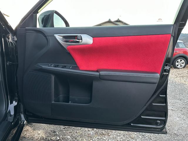 ＣＴ ＣＴ２００ｈ　バージョンＣ　ディーラー点検８枚　シートヒーター　禁煙車　レーダークルーズ　ＴＶ　バックカメラ　社外ホイール　純正ホイール（スタッドレスタイヤ　）（13枚目）