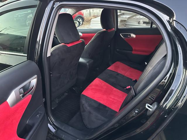 ＣＴ ＣＴ２００ｈ　バージョンＣ　ディーラー点検８枚　シートヒーター　禁煙車　レーダークルーズ　ＴＶ　バックカメラ　社外ホイール　純正ホイール（スタッドレスタイヤ　）（19枚目）