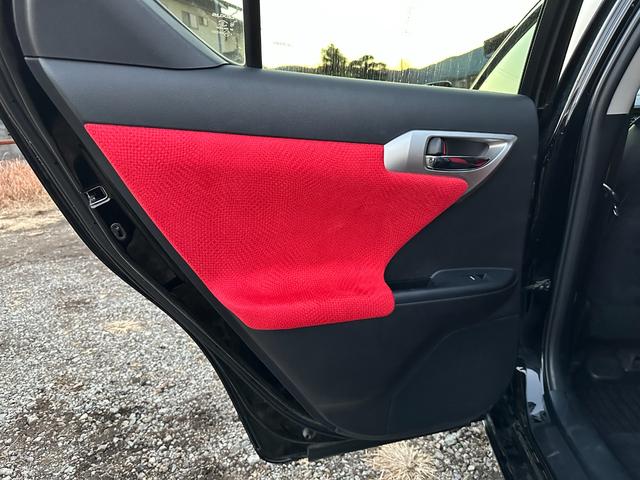 ＣＴ ＣＴ２００ｈ　バージョンＣ　ディーラー点検８枚　シートヒーター　禁煙車　レーダークルーズ　ＴＶ　バックカメラ　社外ホイール　純正ホイール（スタッドレスタイヤ　）（20枚目）