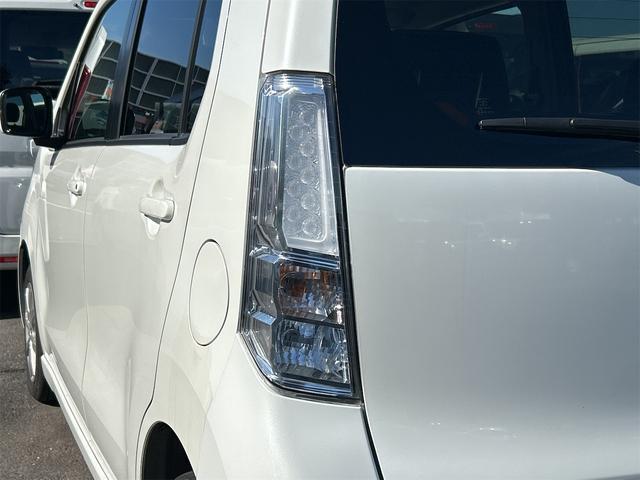 ワゴンＲスティングレー Ｘ　ＥＴＣ　オートライト　ＨＩＤ　スマートキー　アイドリングストップ　電動格納ミラー　ベンチシート　ＣＶＴ　盗難防止システム　ＡＢＳ　ＣＤ　ＵＳＢ　アルミホイール　衝突安全ボディ　エアコン（17枚目）