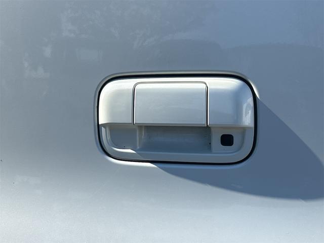 ワゴンＲスティングレー Ｘ　ＥＴＣ　オートライト　ＨＩＤ　スマートキー　アイドリングストップ　電動格納ミラー　ベンチシート　ＣＶＴ　盗難防止システム　ＡＢＳ　ＣＤ　ＵＳＢ　アルミホイール　衝突安全ボディ　エアコン（28枚目）