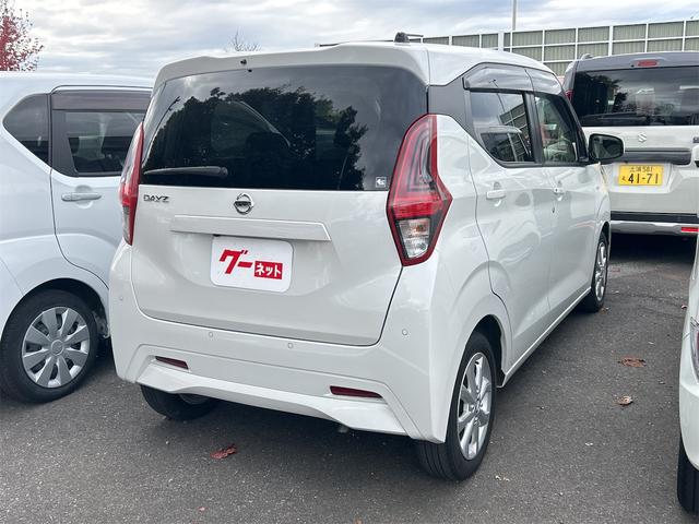 デイズ Ｘ　ＥＴＣ　バックカメラ　ナビ　ＴＶ　クリアランスソナー　衝突被害軽減システム　オートライト　スマートキー　アイドリングストップ　電動格納ミラー　ベンチシート　ＣＶＴ　盗難防止システム　ＡＢＳ　ＥＳＣ（13枚目）