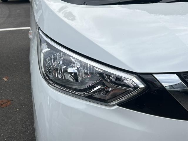 デイズ Ｘ　ＥＴＣ　バックカメラ　ナビ　ＴＶ　クリアランスソナー　衝突被害軽減システム　オートライト　スマートキー　アイドリングストップ　電動格納ミラー　ベンチシート　ＣＶＴ　盗難防止システム　ＡＢＳ　ＥＳＣ（16枚目）