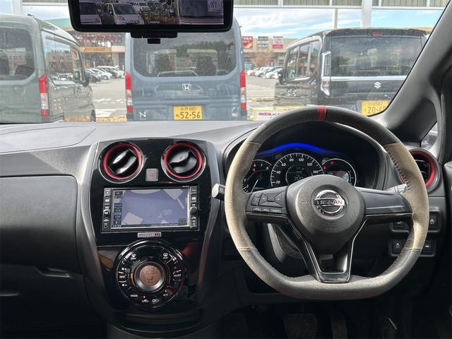 ノート ニスモ　全周囲カメラ　ナビ　ＴＶ　レーンアシスト　衝突被害軽減システム　アルミホイール　オートライト　スマートキー　アイドリングストップ　電動格納ミラー　ＣＶＴ　盗難防止システム（3枚目）