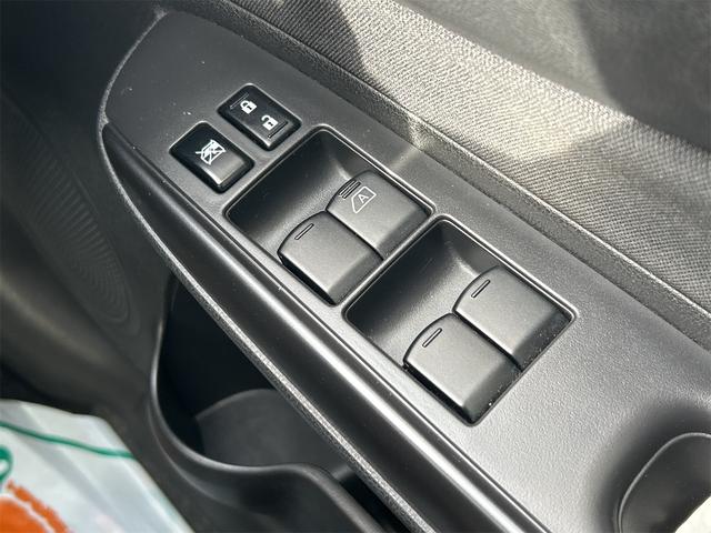 ノート ニスモ　全周囲カメラ　ナビ　ＴＶ　レーンアシスト　衝突被害軽減システム　アルミホイール　オートライト　スマートキー　アイドリングストップ　電動格納ミラー　ＣＶＴ　盗難防止システム（11枚目）