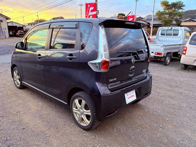 デイズ ライダー　ハイウェイスター　Ｇターボ　車検２年付き４ＷＤ運転席シートヒーター３６０度カメラＢｌｕｅｔｏｏｔｈ接続付ナビ衝突衝突安全ボディー禁煙車盗難防止システムＥＴＣ　ＨＩＤヘッドライト電動格納ミラーフルフラットターボベンチシート３万キロ（6枚目）