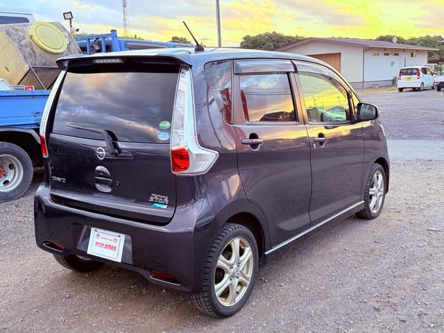 デイズ ライダー　ハイウェイスター　Ｇターボ　車検２年付き４ＷＤ運転席シートヒーター３６０度カメラＢｌｕｅｔｏｏｔｈ接続付ナビ衝突衝突安全ボディー禁煙車盗難防止システムＥＴＣ　ＨＩＤヘッドライト電動格納ミラーフルフラットターボベンチシート３万キロ（8枚目）