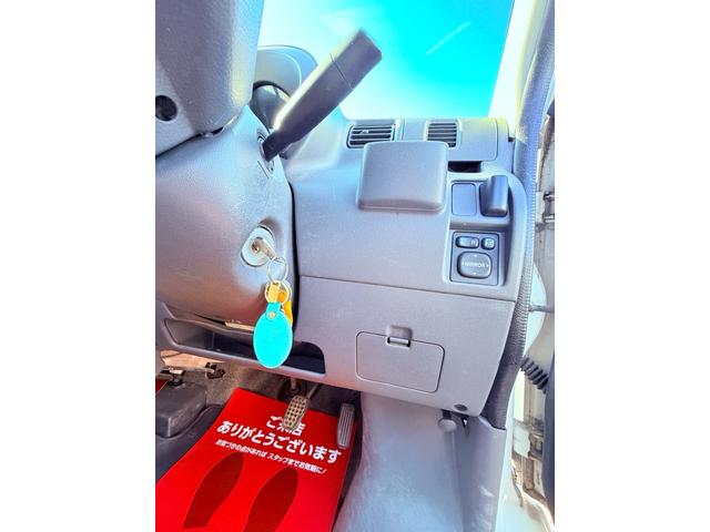 ハイゼットカーゴ クルーズ　２年車検付き禁煙車ＢＬＵＥＴＯＯＴＨ接続付きナビバックカメラパワーウィンドーパワステＡＢＳリアシートフルフラットオートエアコン付き灰皿シュガーライターオーバードライブ付き積載車あり（11枚目）