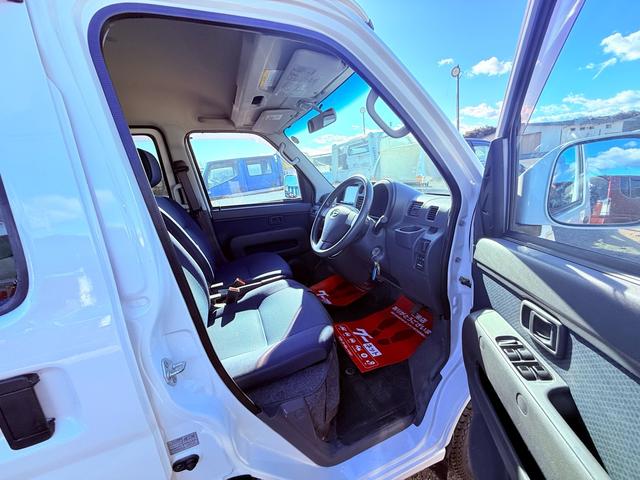 ハイゼットカーゴ クルーズ　２年車検付き禁煙車ＢＬＵＥＴＯＯＴＨ接続付きナビバックカメラパワーウィンドーパワステＡＢＳリアシートフルフラットオートエアコン付き灰皿シュガーライターオーバードライブ付き積載車あり（15枚目）