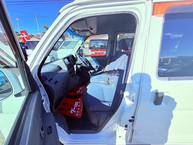 ハイゼットカーゴ クルーズ　２年車検付き禁煙車ＢＬＵＥＴＯＯＴＨ接続付きナビバックカメラパワーウィンドーパワステＡＢＳリアシートフルフラットオートエアコン付き灰皿シュガーライターオーバードライブ付き積載車あり（16枚目）