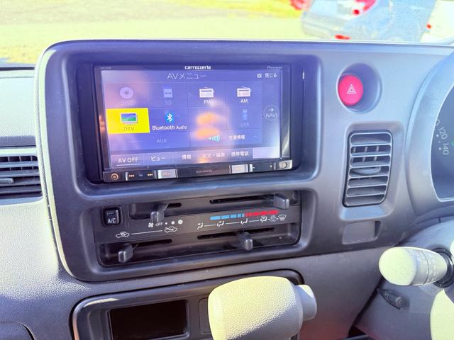 ハイゼットカーゴ クルーズ　２年車検付き禁煙車ＢＬＵＥＴＯＯＴＨ接続付きナビバックカメラパワーウィンドーパワステＡＢＳリアシートフルフラットオートエアコン付き灰皿シュガーライターオーバードライブ付き積載車あり（19枚目）