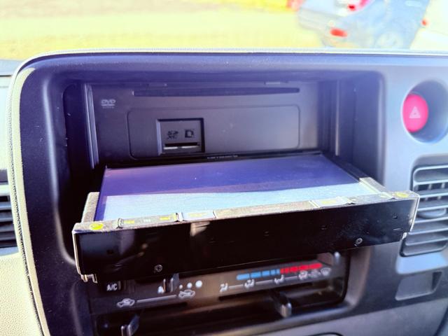 ハイゼットカーゴ クルーズ　２年車検付き禁煙車ＢＬＵＥＴＯＯＴＨ接続付きナビバックカメラパワーウィンドーパワステＡＢＳリアシートフルフラットオートエアコン付き灰皿シュガーライターオーバードライブ付き積載車あり（20枚目）