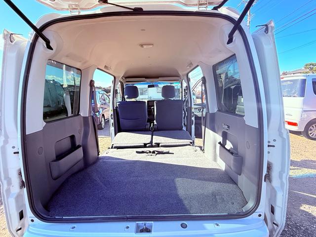 ハイゼットカーゴ クルーズ　２年車検付き禁煙車ＢＬＵＥＴＯＯＴＨ接続付きナビバックカメラパワーウィンドーパワステＡＢＳリアシートフルフラットオートエアコン付き灰皿シュガーライターオーバードライブ付き積載車あり（28枚目）