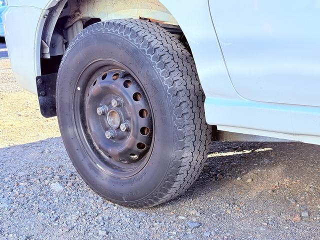 ハイゼットカーゴ クルーズ　２年車検付き禁煙車ＢＬＵＥＴＯＯＴＨ接続付きナビバックカメラパワーウィンドーパワステＡＢＳリアシートフルフラットオートエアコン付き灰皿シュガーライターオーバードライブ付き積載車あり（31枚目）