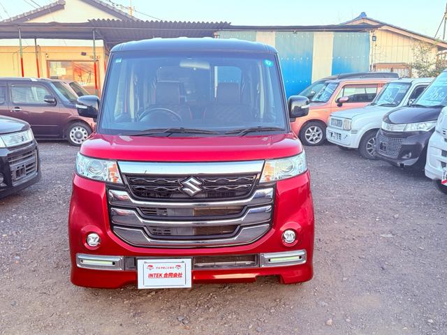 スペーシアカスタムＺ ターボ　２年車検付き盗難防止システム衝突安全ボディー頸部衝突緩和ヘットレスＨＩＤオートヘッドライトベンチシートフルフラットシートヒーターＢＬＵＥＴＯＯＴＨ接続付きナビ電動格納ミラーバックカメラ付きスマートキー（3枚目）