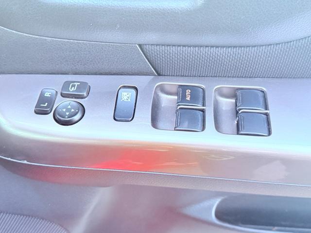 スペーシアカスタムＺ ターボ　２年車検付き盗難防止システム衝突安全ボディー頸部衝突緩和ヘットレスＨＩＤオートヘッドライトベンチシートフルフラットシートヒーターＢＬＵＥＴＯＯＴＨ接続付きナビ電動格納ミラーバックカメラ付きスマートキー（16枚目）