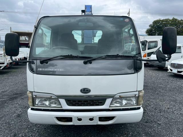 コンドル 標準ロング平ボディ４段クレーンラジコン付２．９ｔ積載３ｔ　（いすゞエルフ）☆最大積載量：３０００ｋｇ☆上物メーカー：タダノ製　年式：２００３年１２月製　２．９３ｔ吊り　ラジコン付き（送信機・受信機有り）☆ＮＯｘ・ＰＭ適合車！！　☆煤焼きなし☆生エンジン☆鉄床（2枚目）