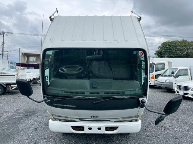 コンドル 標準ロング平ボディ４段クレーンラジコン付２．９ｔ積載３ｔ　（いすゞエルフ）☆最大積載量：３０００ｋｇ☆上物メーカー：タダノ製　年式：２００３年１２月製　２．９３ｔ吊り　ラジコン付き（送信機・受信機有り）☆ＮＯｘ・ＰＭ適合車！！　☆煤焼きなし☆生エンジン☆鉄床（3枚目）