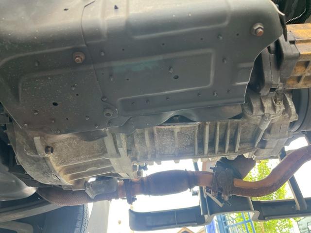 コンドル 標準ロング平ボディ４段クレーンラジコン付２．９ｔ積載３ｔ　（いすゞエルフ）☆最大積載量：３０００ｋｇ☆上物メーカー：タダノ製　年式：２００３年１２月製　２．９３ｔ吊り　ラジコン付き（送信機・受信機有り）☆ＮＯｘ・ＰＭ適合車！！　☆煤焼きなし☆生エンジン☆鉄床（26枚目）