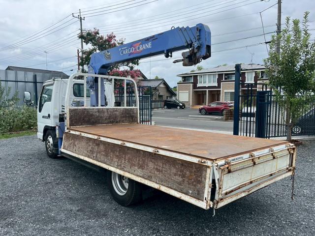 コンドル 標準ロング平ボディ４段クレーンラジコン付２．９ｔ積載３ｔ　（いすゞエルフ）☆最大積載量：３０００ｋｇ☆上物メーカー：タダノ製　年式：２００３年１２月製　２．９３ｔ吊り　ラジコン付き（送信機・受信機有り）☆ＮＯｘ・ＰＭ適合車！！　☆煤焼きなし☆生エンジン☆鉄床（45枚目）