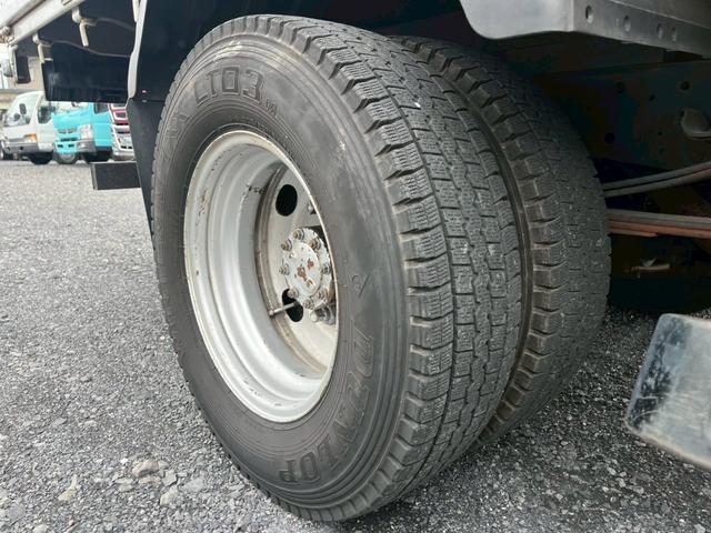 コンドル 標準ロング平ボディ４段クレーンラジコン付２．９ｔ積載３ｔ　（いすゞエルフ）☆最大積載量：３０００ｋｇ☆上物メーカー：タダノ製　年式：２００３年１２月製　２．９３ｔ吊り　ラジコン付き（送信機・受信機有り）☆ＮＯｘ・ＰＭ適合車！！　☆煤焼きなし☆生エンジン☆鉄床（50枚目）