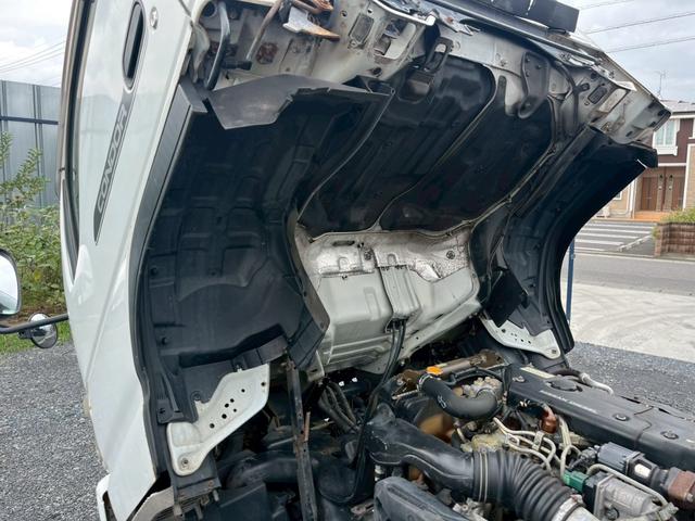 コンドル 標準ロング平ボディ４段クレーンラジコン付２．９ｔ積載３ｔ　（いすゞエルフ）☆最大積載量：３０００ｋｇ☆上物メーカー：タダノ製　年式：２００３年１２月製　２．９３ｔ吊り　ラジコン付き（送信機・受信機有り）☆ＮＯｘ・ＰＭ適合車！！　☆煤焼きなし☆生エンジン☆鉄床（51枚目）