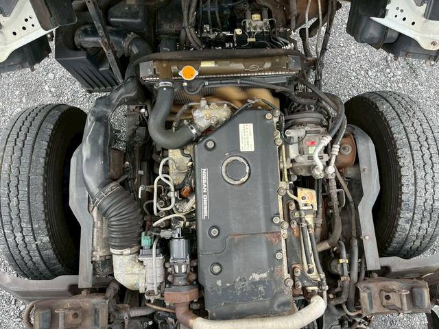 コンドル 標準ロング平ボディ４段クレーンラジコン付２．９ｔ積載３ｔ　（いすゞエルフ）☆最大積載量：３０００ｋｇ☆上物メーカー：タダノ製　年式：２００３年１２月製　２．９３ｔ吊り　ラジコン付き（送信機・受信機有り）☆ＮＯｘ・ＰＭ適合車！！　☆煤焼きなし☆生エンジン☆鉄床（56枚目）