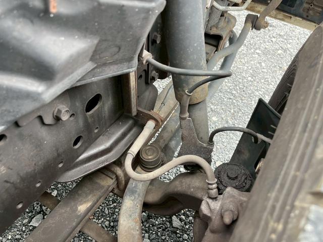 コンドル 標準ロング平ボディ４段クレーンラジコン付２．９ｔ積載３ｔ　（いすゞエルフ）☆最大積載量：３０００ｋｇ☆上物メーカー：タダノ製　年式：２００３年１２月製　２．９３ｔ吊り　ラジコン付き（送信機・受信機有り）☆ＮＯｘ・ＰＭ適合車！！　☆煤焼きなし☆生エンジン☆鉄床（59枚目）