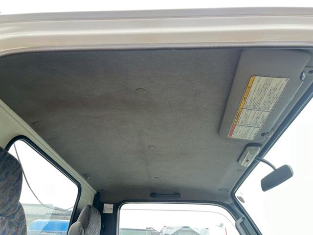 コンドル 標準ロング平ボディ４段クレーンラジコン付２．９ｔ積載３ｔ　（いすゞエルフ）☆最大積載量：３０００ｋｇ☆上物メーカー：タダノ製　年式：２００３年１２月製　２．９３ｔ吊り　ラジコン付き（送信機・受信機有り）☆ＮＯｘ・ＰＭ適合車！！　☆煤焼きなし☆生エンジン☆鉄床（65枚目）