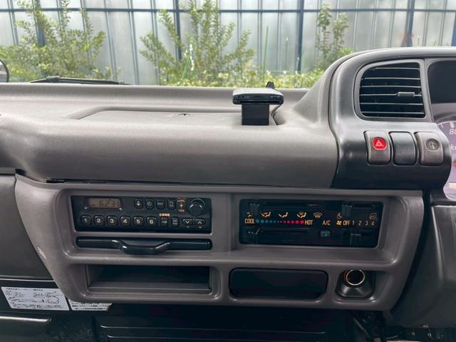 コンドル 標準ロング平ボディ４段クレーンラジコン付２．９ｔ積載３ｔ　（いすゞエルフ）☆最大積載量：３０００ｋｇ☆上物メーカー：タダノ製　年式：２００３年１２月製　２．９３ｔ吊り　ラジコン付き（送信機・受信機有り）☆ＮＯｘ・ＰＭ適合車！！　☆煤焼きなし☆生エンジン☆鉄床（76枚目）