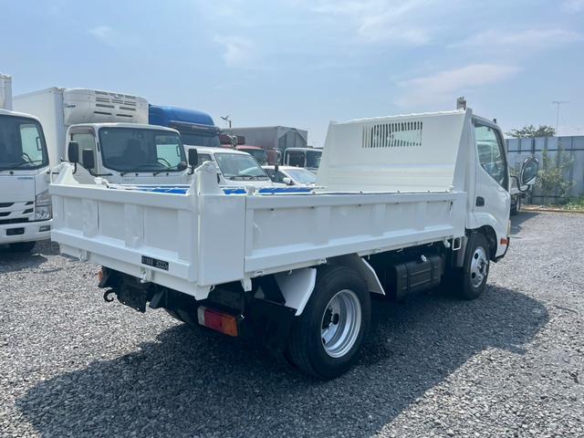 デュトロ 積載3tダンプ手動コボレーン付3方開5速MT ☆最大積載量:3000kg☆手動コボレーン付き☆3方開あおり☆ミッション5速マニュアル☆4000cc(136馬力・ターボ)☆実走行☆3人乗り☆集中ドアロック(10枚目)