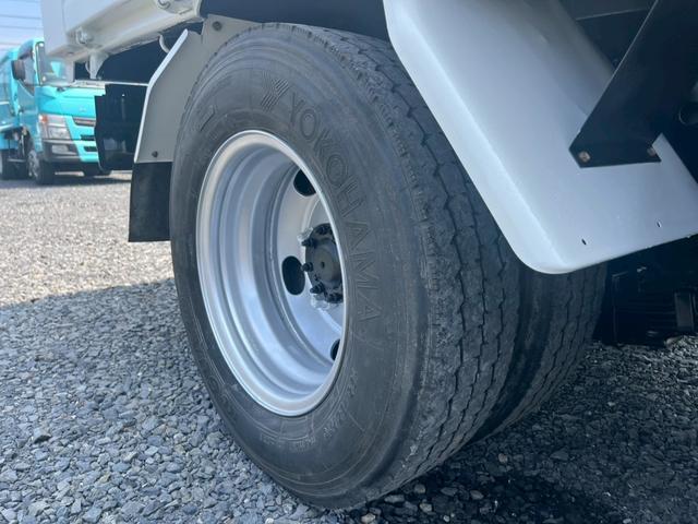 デュトロ 積載3tダンプ手動コボレーン付3方開5速MT ☆最大積載量:3000kg☆手動コボレーン付き☆3方開あおり☆ミッション5速マニュアル☆4000cc(136馬力・ターボ)☆実走行☆3人乗り☆集中ドアロック(45枚目)