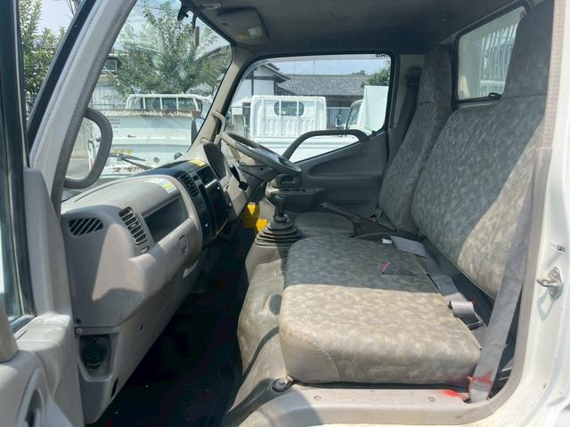 デュトロ 積載3tダンプ手動コボレーン付3方開5速MT ☆最大積載量:3000kg☆手動コボレーン付き☆3方開あおり☆ミッション5速マニュアル☆4000cc(136馬力・ターボ)☆実走行☆3人乗り☆集中ドアロック(73枚目)