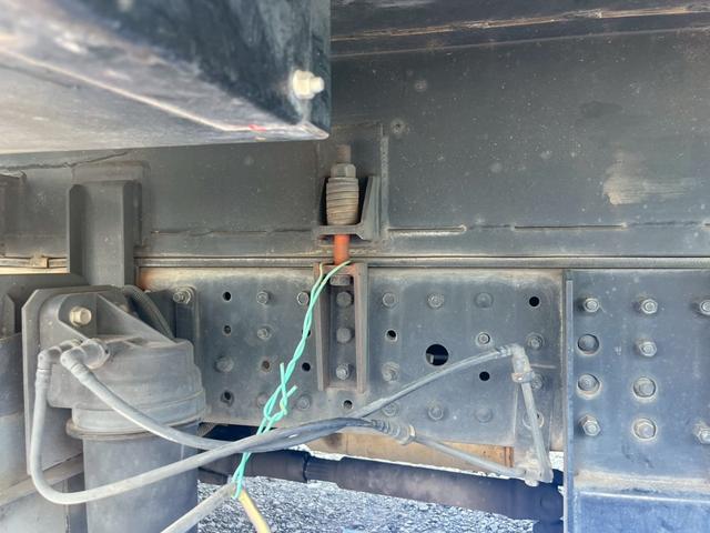 キャンター プレス式パッカー車塵芥車極東製5.9立米積載3t連続作動車 ☆上物メーカー:極東開発製 容積:5.9立米 型式:GB59-27-S☆汚水タンク付き☆最大積載量:3000kg☆ミ5速MT☆2990cc(150馬力・ターボ)☆実走行☆3人乗☆バックカメラ☆ドラレコ(11枚目)