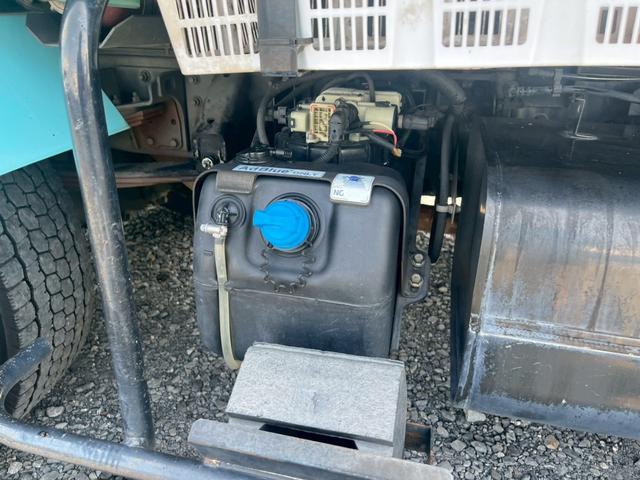 キャンター プレス式パッカー車塵芥車極東製5.9立米積載3t連続作動車 ☆上物メーカー:極東開発製 容積:5.9立米 型式:GB59-27-S☆汚水タンク付き☆最大積載量:3000kg☆ミ5速MT☆2990cc(150馬力・ターボ)☆実走行☆3人乗☆バックカメラ☆ドラレコ(21枚目)