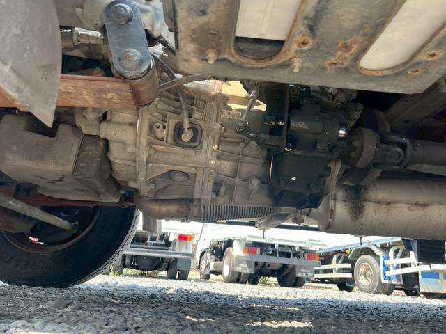 キャンター プレス式パッカー車塵芥車極東製5.9立米積載3t連続作動車 ☆上物メーカー:極東開発製 容積:5.9立米 型式:GB59-27-S☆汚水タンク付き☆最大積載量:3000kg☆ミ5速MT☆2990cc(150馬力・ターボ)☆実走行☆3人乗☆バックカメラ☆ドラレコ(26枚目)