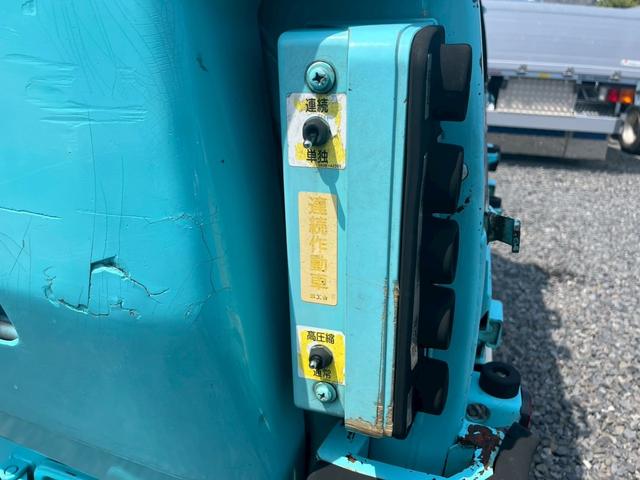 キャンター プレス式パッカー車塵芥車極東製5.9立米積載3t連続作動車 ☆上物メーカー:極東開発製 容積:5.9立米 型式:GB59-27-S☆汚水タンク付き☆最大積載量:3000kg☆ミ5速MT☆2990cc(150馬力・ターボ)☆実走行☆3人乗☆バックカメラ☆ドラレコ(31枚目)
