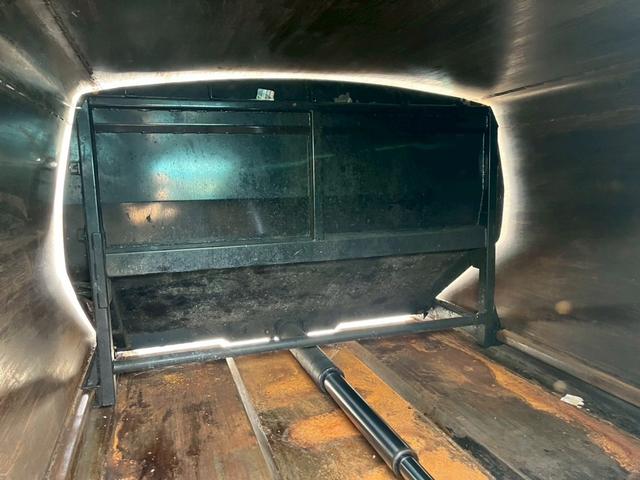 キャンター プレス式パッカー車塵芥車極東製5.9立米積載3t連続作動車 ☆上物メーカー:極東開発製 容積:5.9立米 型式:GB59-27-S☆汚水タンク付き☆最大積載量:3000kg☆ミ5速MT☆2990cc(150馬力・ターボ)☆実走行☆3人乗☆バックカメラ☆ドラレコ(43枚目)