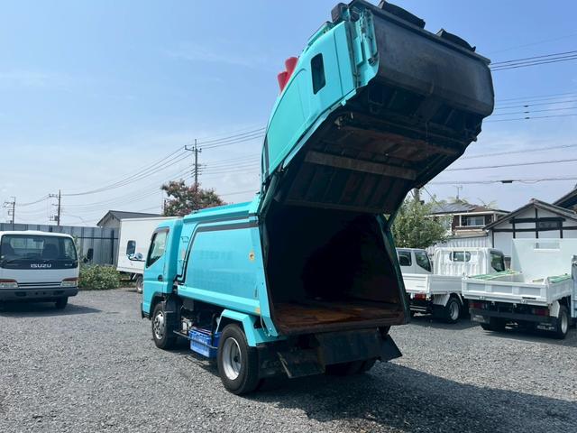 キャンター プレス式パッカー車塵芥車極東製5.9立米積載3t連続作動車 ☆上物メーカー:極東開発製 容積:5.9立米 型式:GB59-27-S☆汚水タンク付き☆最大積載量:3000kg☆ミ5速MT☆2990cc(150馬力・ターボ)☆実走行☆3人乗☆バックカメラ☆ドラレコ(49枚目)